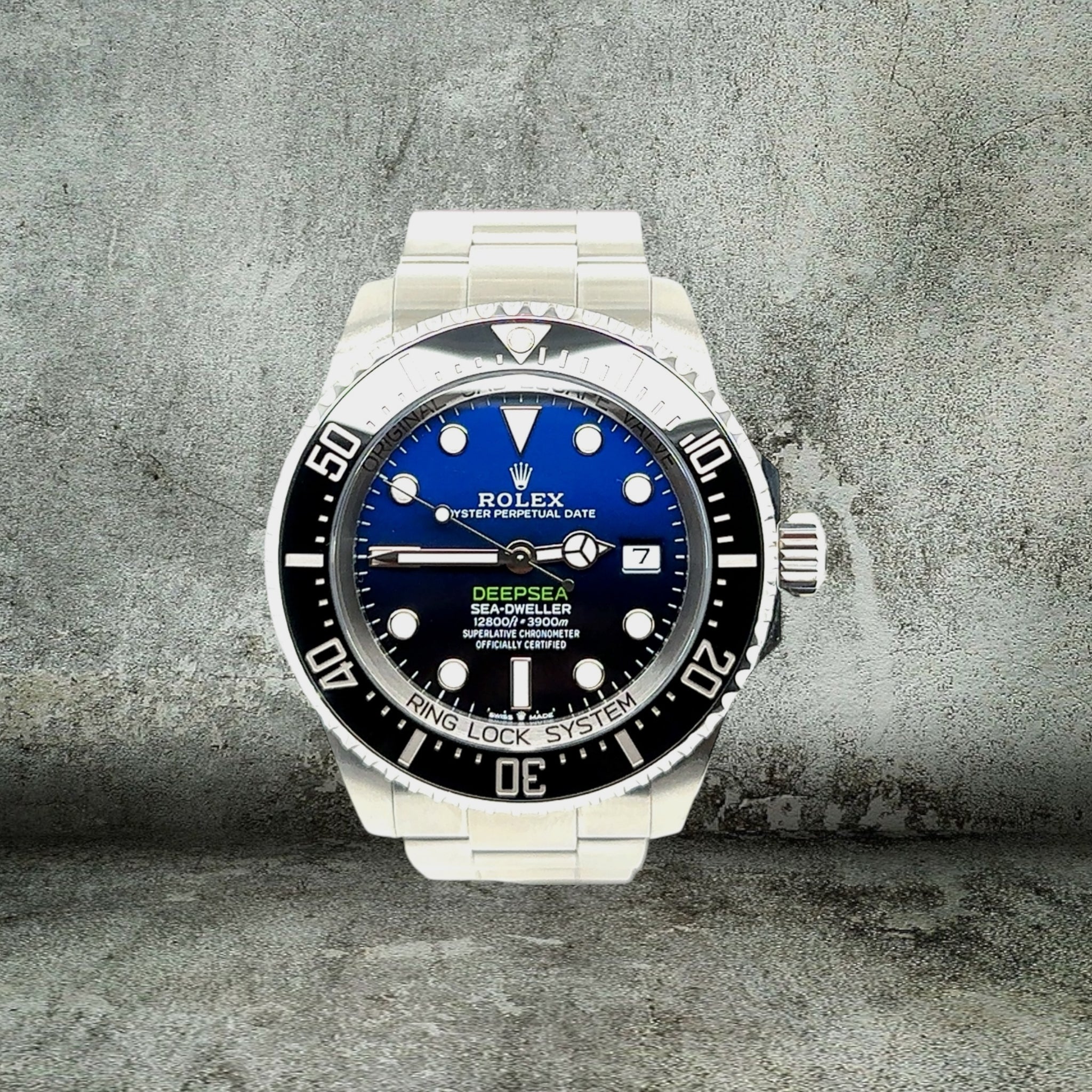 ROLEX DEEPSEA SEA-DWELLER BLUE 136660 LIKE NEW