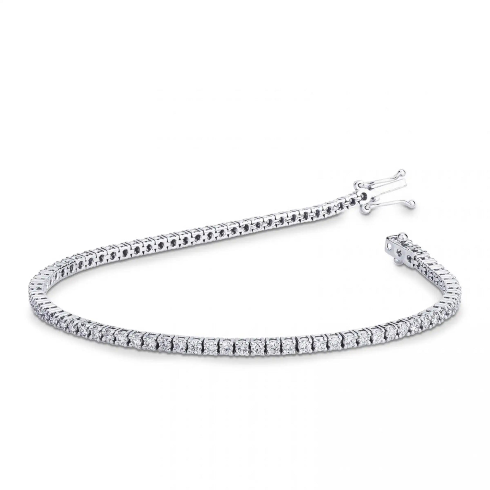 Tennis bracelet with prongs 